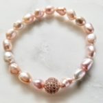 PEARL BRACELET WITH CRYSTAL BEAD