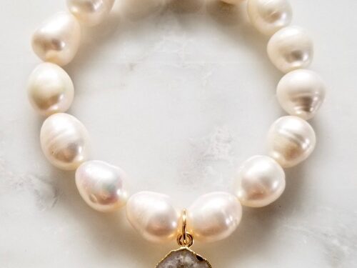 pearl stretch bracelet with agate charm
