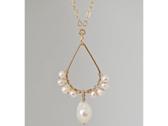 wedding necklace with pearls