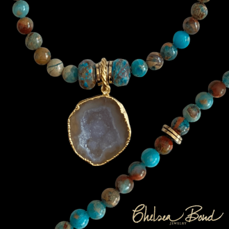 Close up of gray druzy