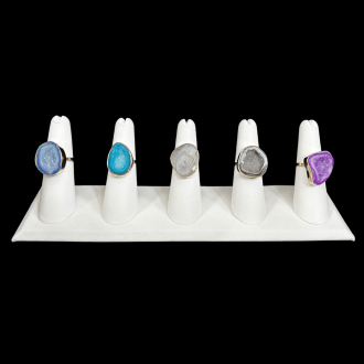 Colorful geode rings featuring vibrant gemstones in various shades of dark blue, turquoise, gray, brown and purple. These unique gemstone rings showcase natural geode crystals, perfect for bohemian and statement jewelry lovers. Ideal for adding a pop of color and natural beauty to any outfit